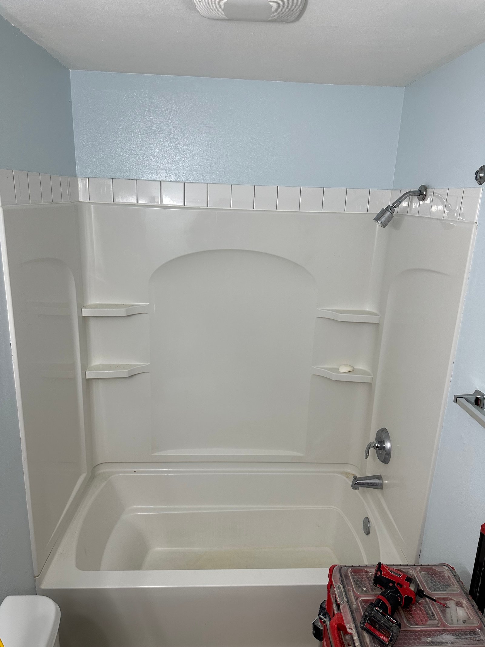 Bathroom before remodel 18